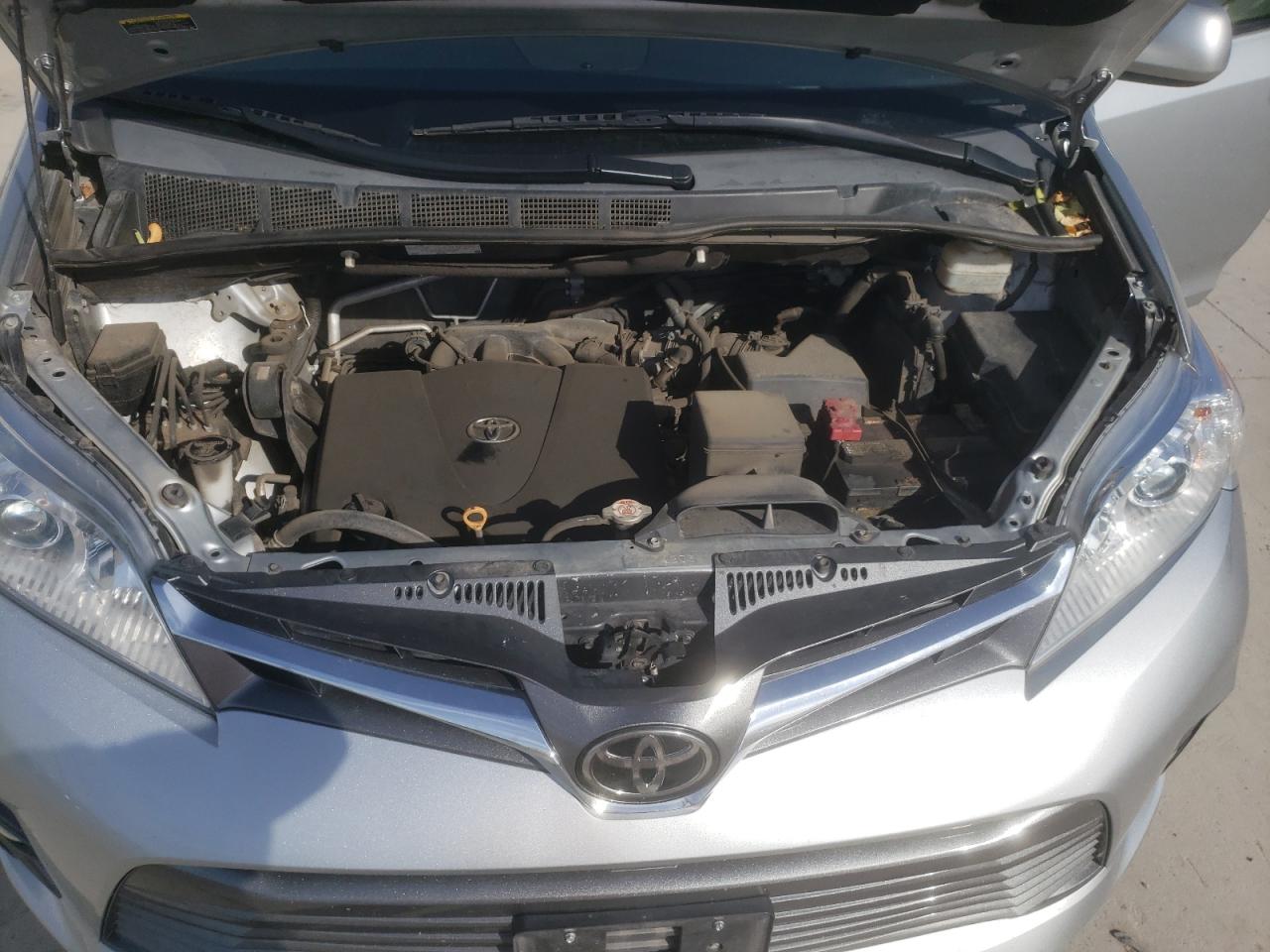 5TDYZ3DC2KS002489 2019 Toyota Sienna Xle