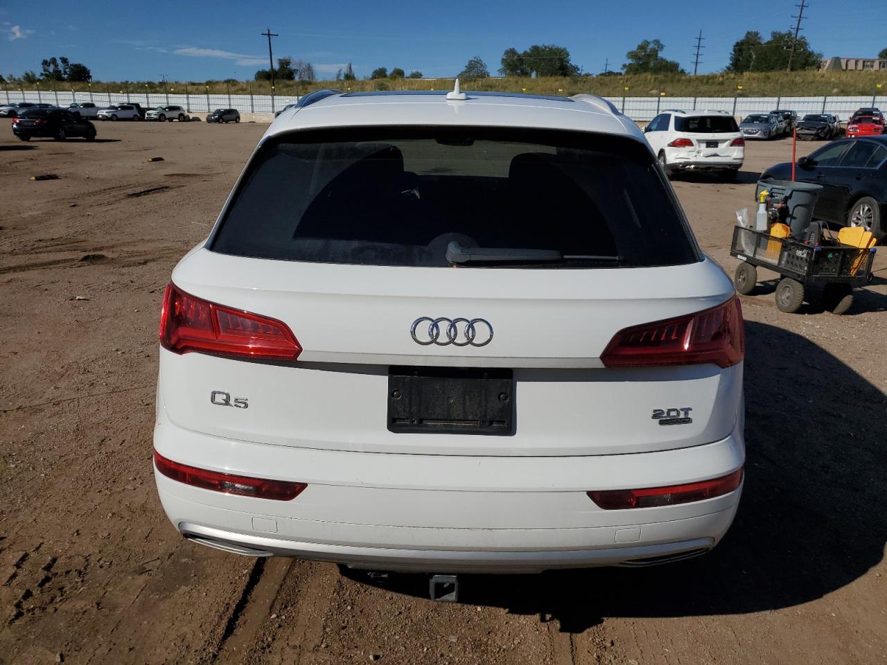 WA1ANAFY8J2017380 2018 Audi Q5 Premium