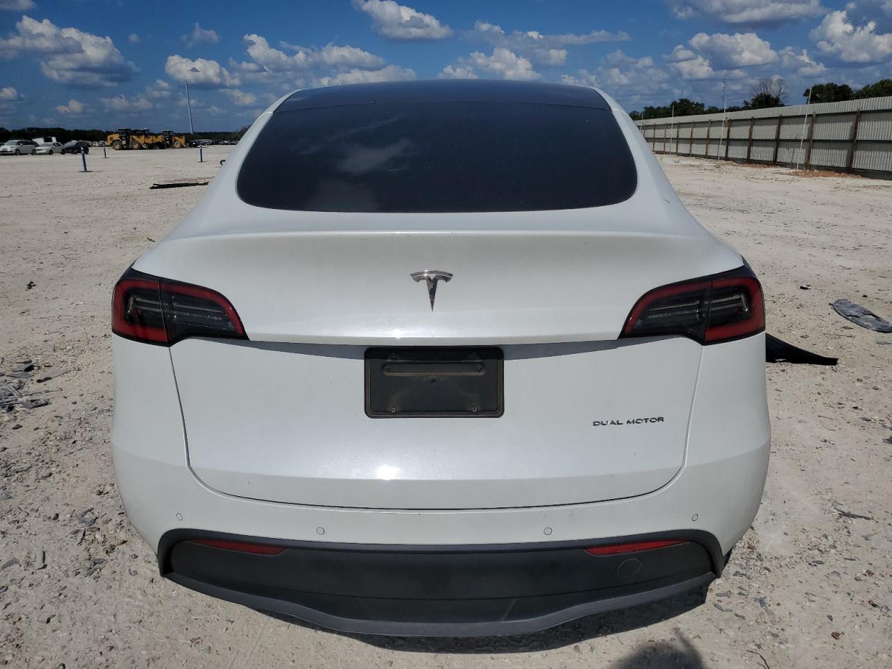 2020 Tesla Model Y VIN: 5YJYGDEE9LF049827 Lot: 72570704