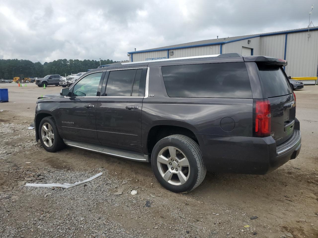 1GNSCKKC8FR552277 2015 CHEVROLET SUBURBAN - Image 2