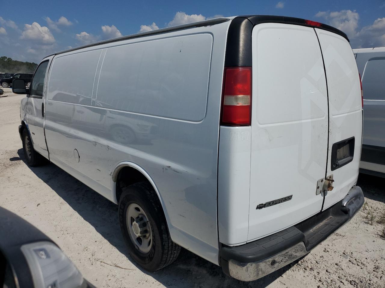 VIN 1GCZGUCL6E1128597 2014 CHEVROLET EXPRESS no.2