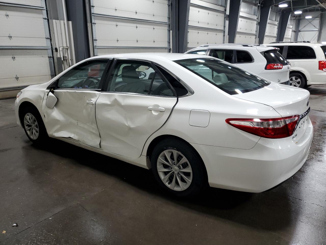 4T4BF1FK5GR581232 2016 TOYOTA CAMRY - Image 2