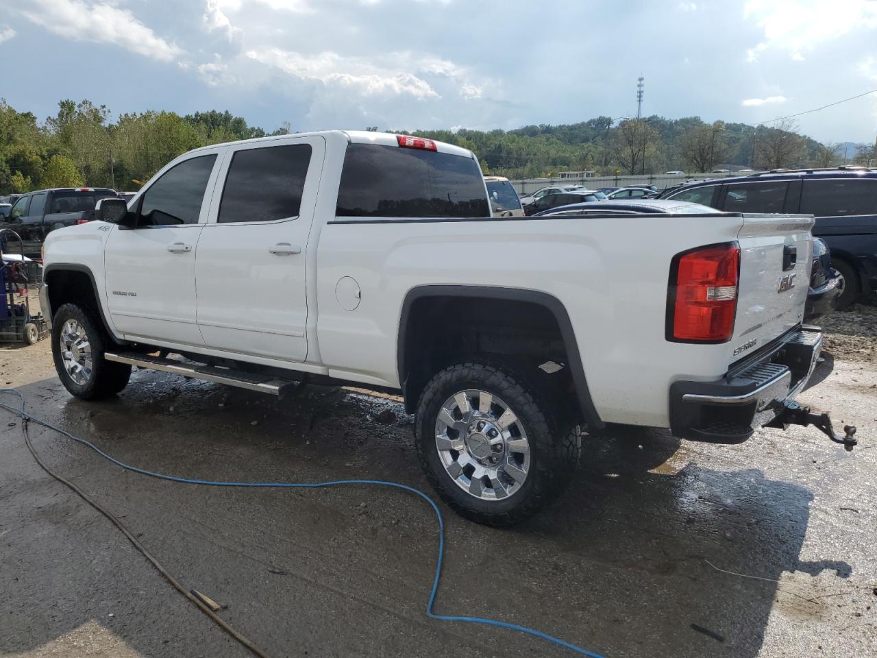 2015 GMC Sierra - Image 2