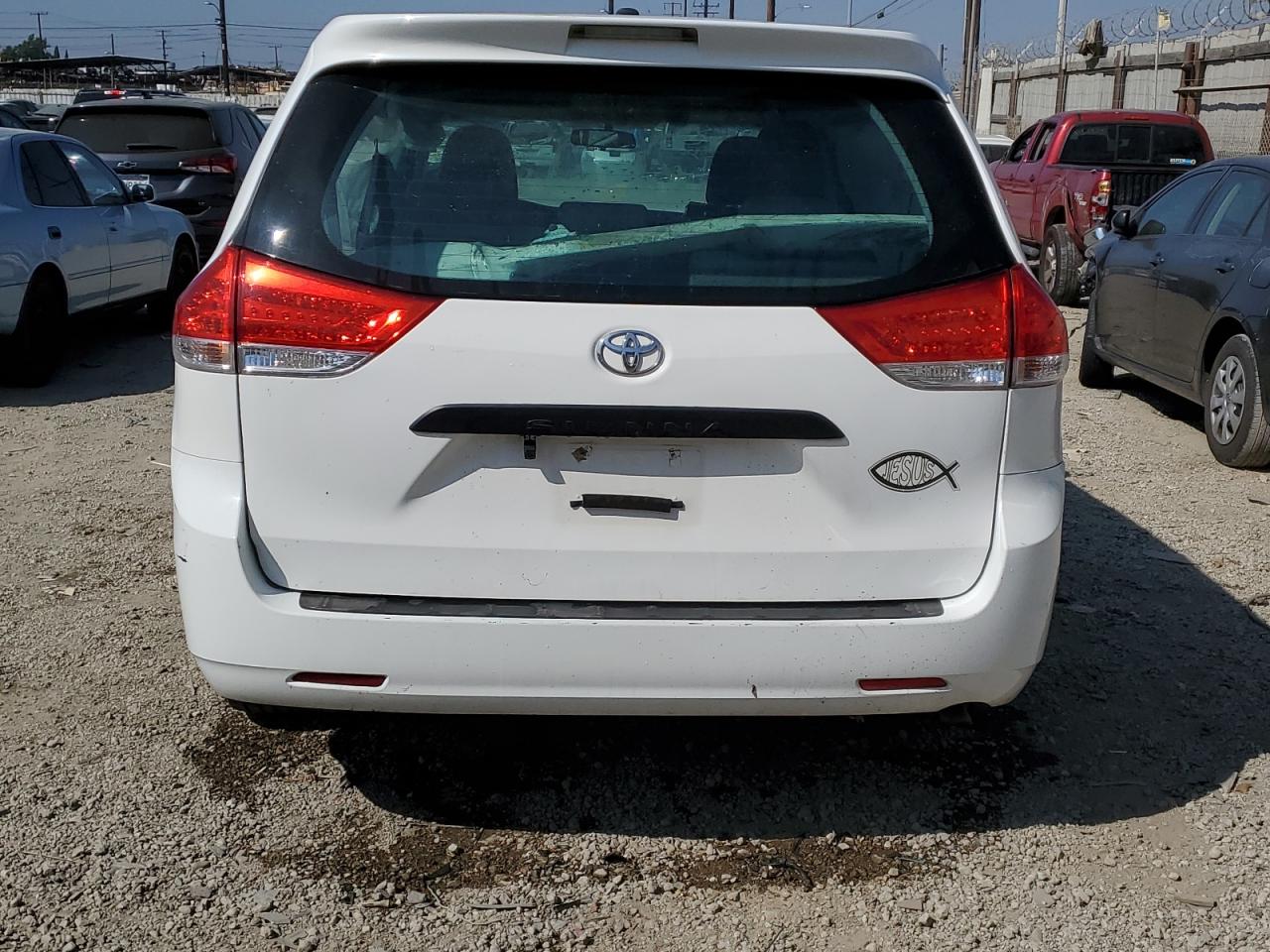 5TDZK3DC6BS092917 2011 Toyota Sienna