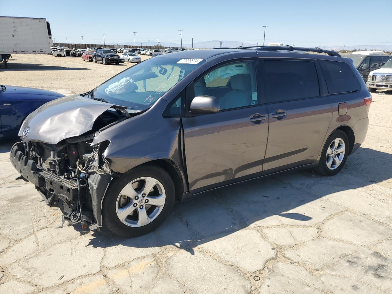 2015 Toyota Sienna - Image 1