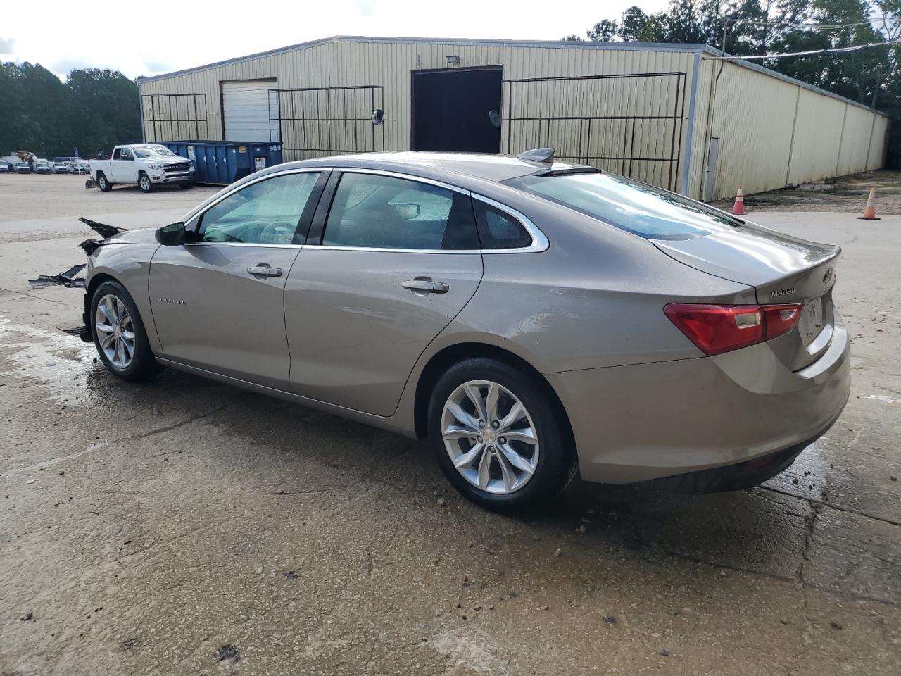 2023 Chevrolet Malibu - Image 2