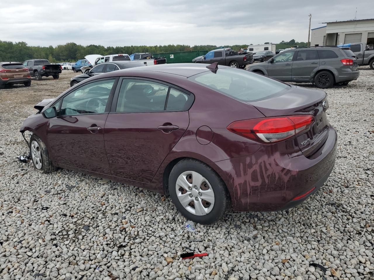 3KPFK4A71HE053512 2017 KIA FORTE - Image 2