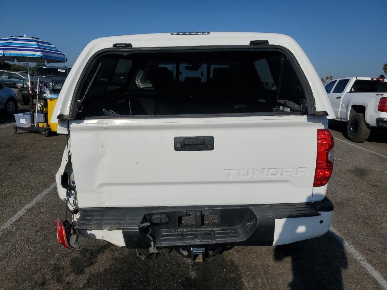 5TFUY5F19JX773646 2018 Toyota Tundra Double Cab Sr