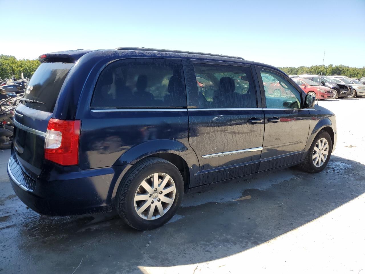 2015 Chrysler Town & Country - Image 3