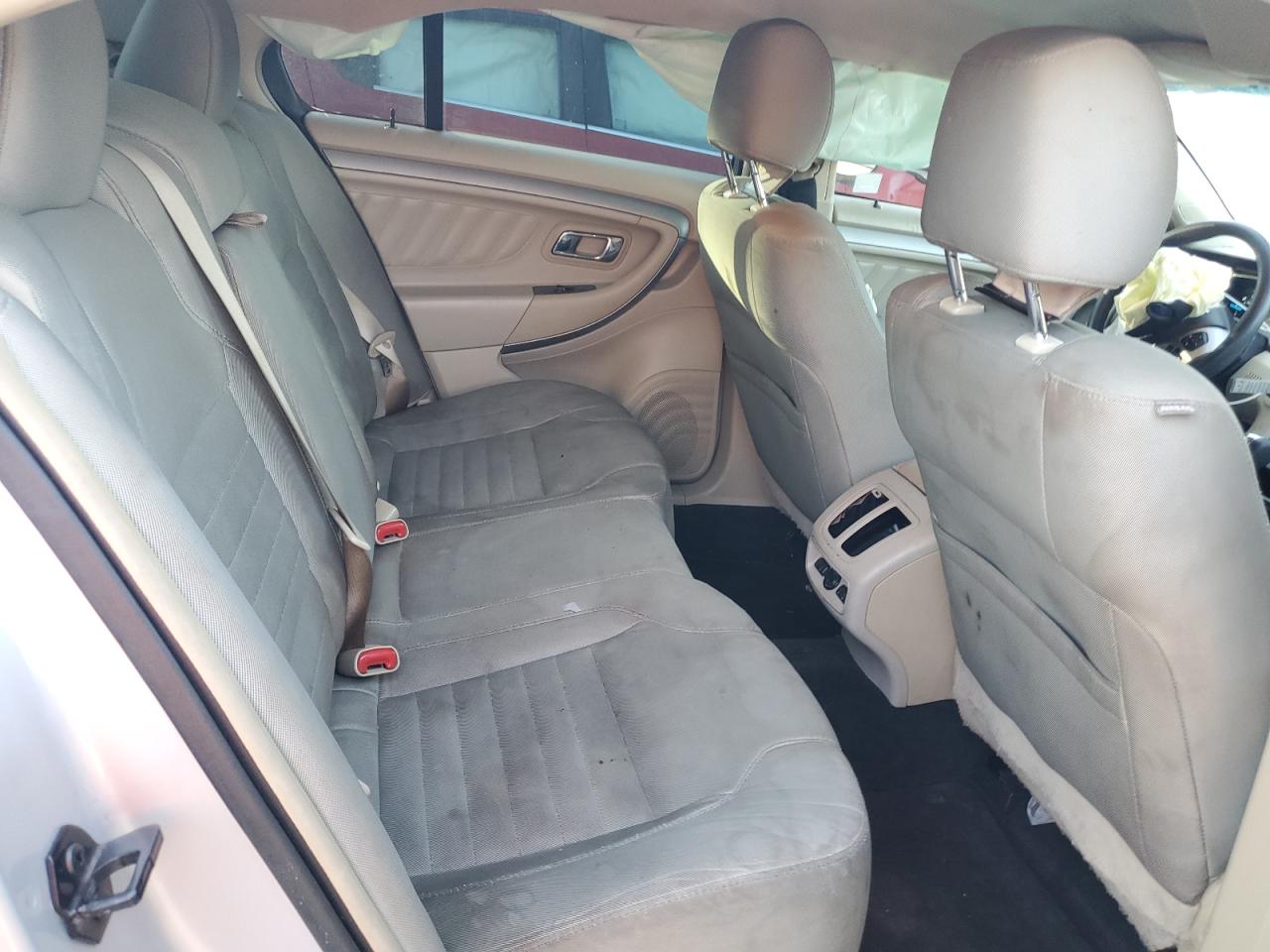 2015 Ford Taurus - Image 10