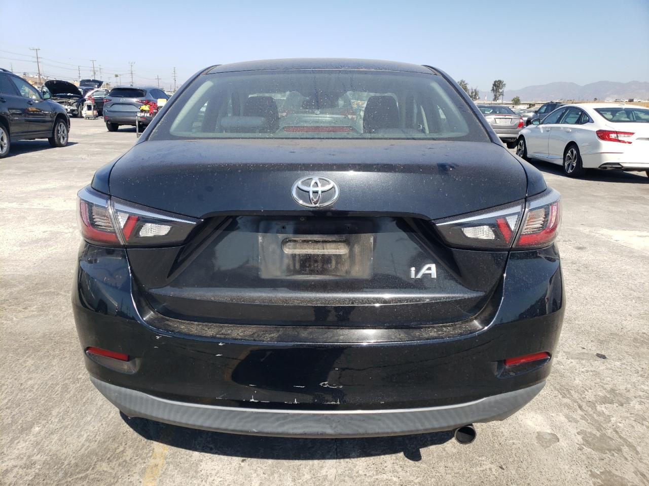 3MYDLBYV2HY191623 2017 Toyota Yaris Ia