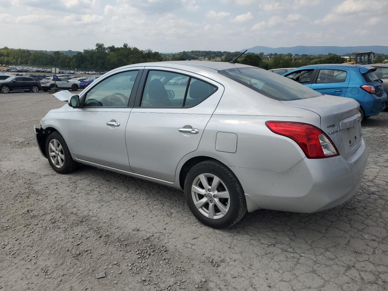 2012 Nissan Versa - Image 2