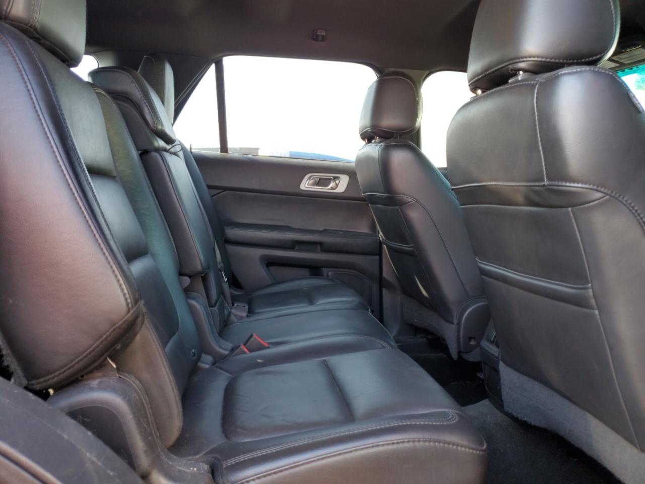 2015 Ford Explorer - Image 11