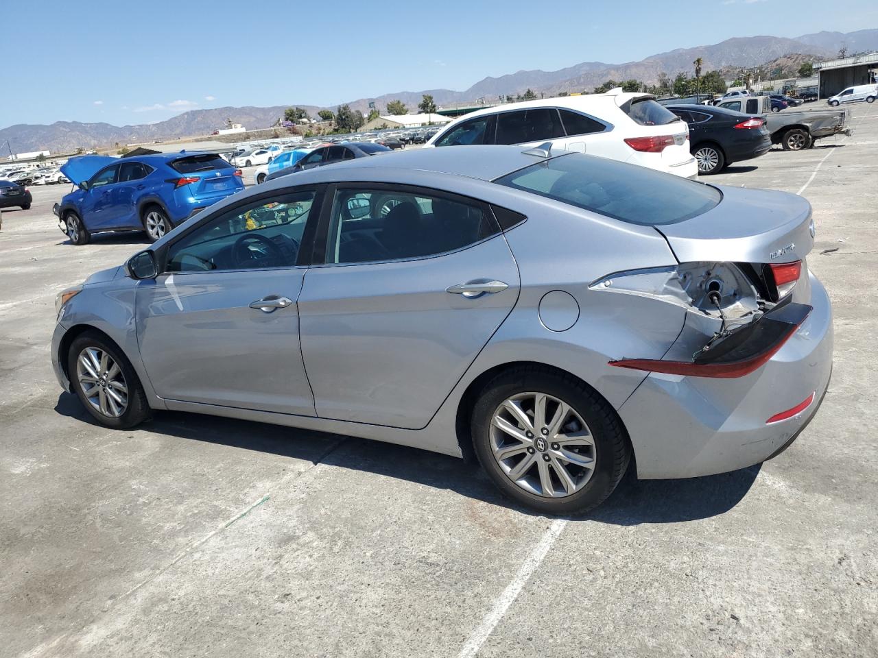 5NPDH4AE6FH612985 2015 HYUNDAI ELANTRA - Image 2