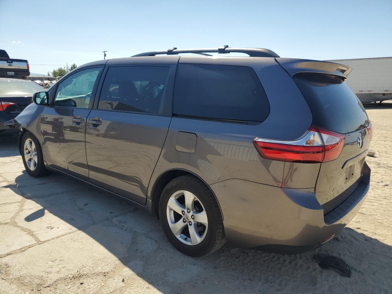 2015 Toyota Sienna - Image 2