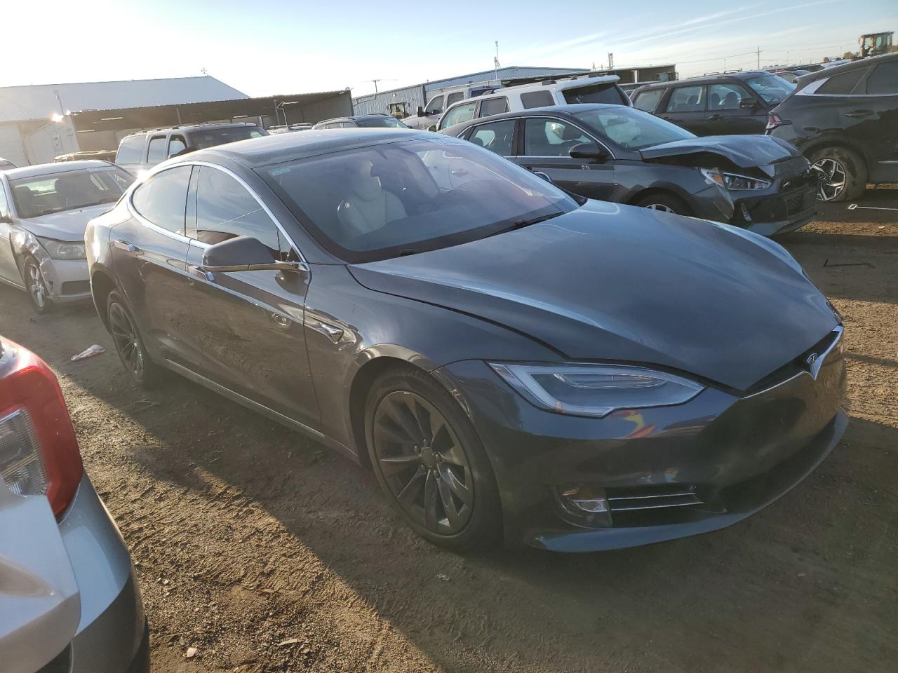 VIN 5YJSA1E25JF263318 2018 TESLA MODEL S no.4