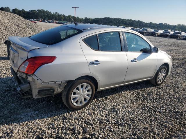  NISSAN VERSA 2018 Серебристый