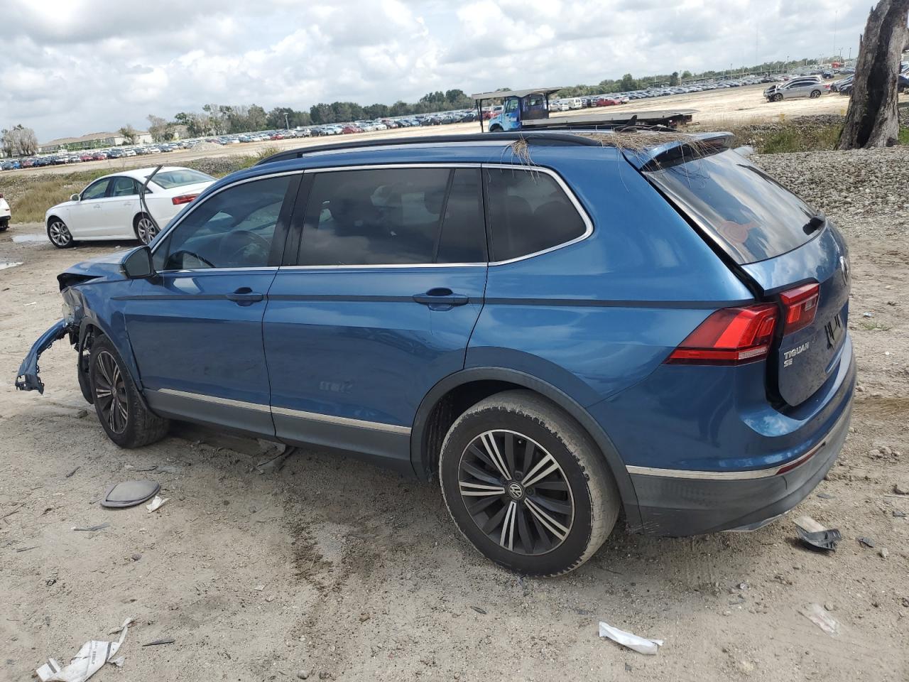 3VV3B7AX3JM044246 2018 VOLKSWAGEN TIGUAN - Image 2