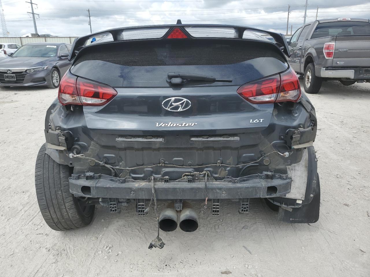 KMHTH6AB7KU020617 2019 Hyundai Veloster Turbo