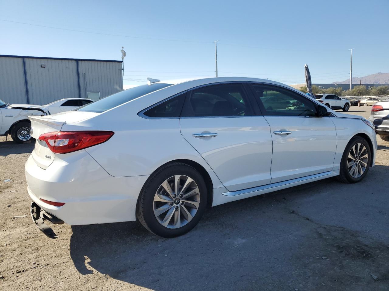 2016 Hyundai Sonata - Image 3