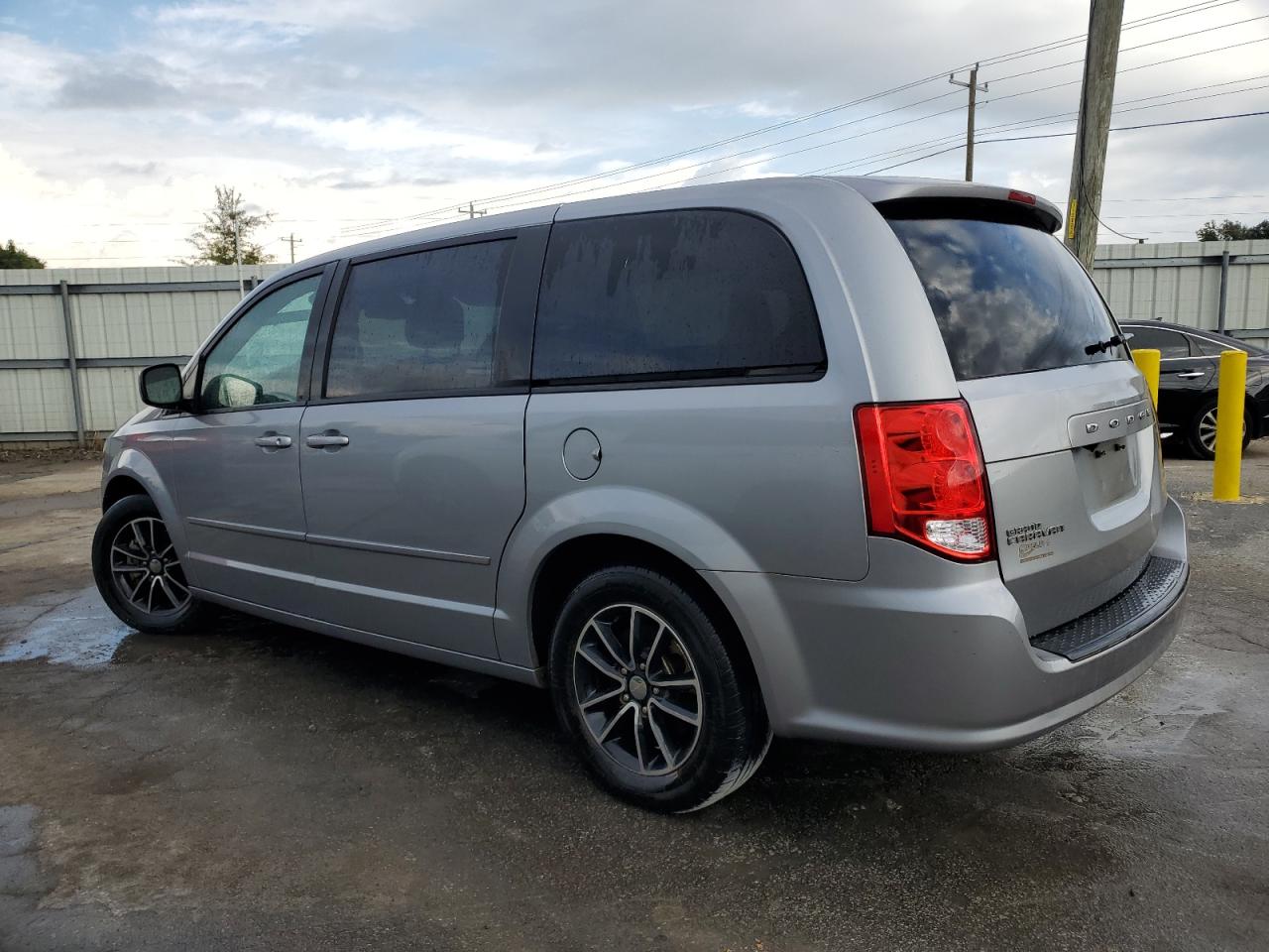 2016 Dodge Caravan - Image 2