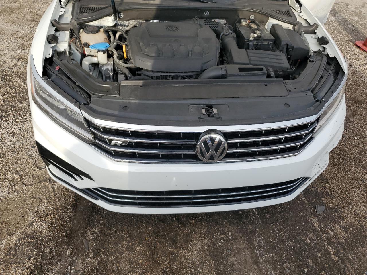 1VWAA7A31JC039339 2018 Volkswagen Passat S