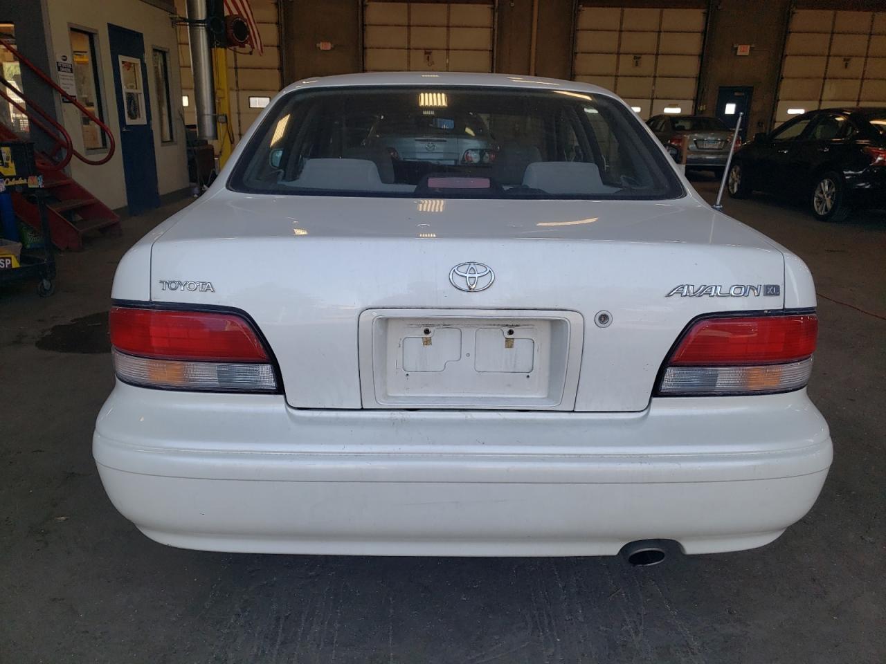 1996 Toyota Avalon Xl VIN: 4T1BF12B2TU100136 Lot: 71645264