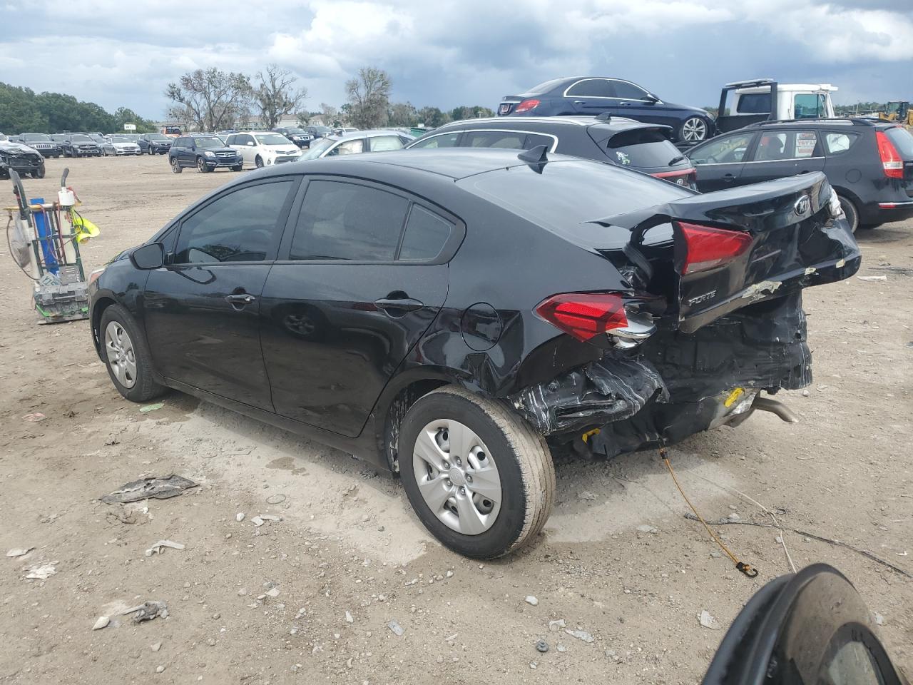 3KPFK4A77HE054552 2017 KIA FORTE - Image 2