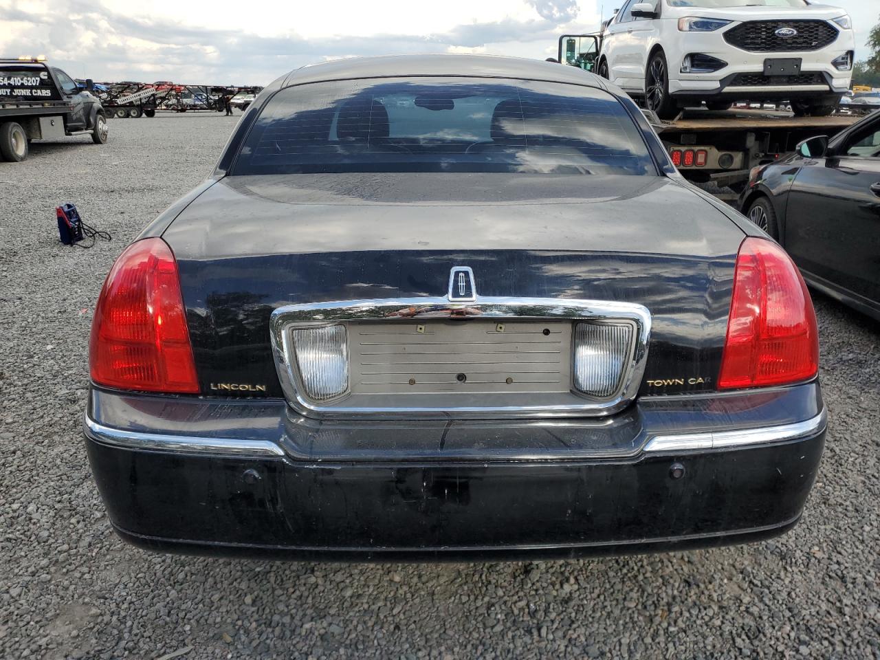 2004 Lincoln Town Car Executive VIN: 1LNHM81W14Y660723 Lot: 73849254