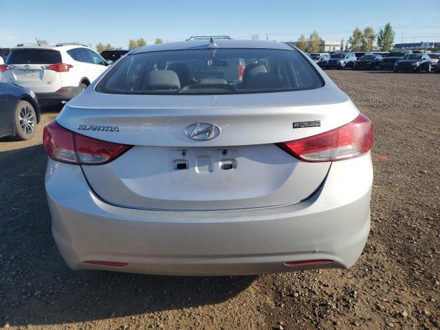 Sedans HYUNDAI ELANTRA 2013 Srebrny