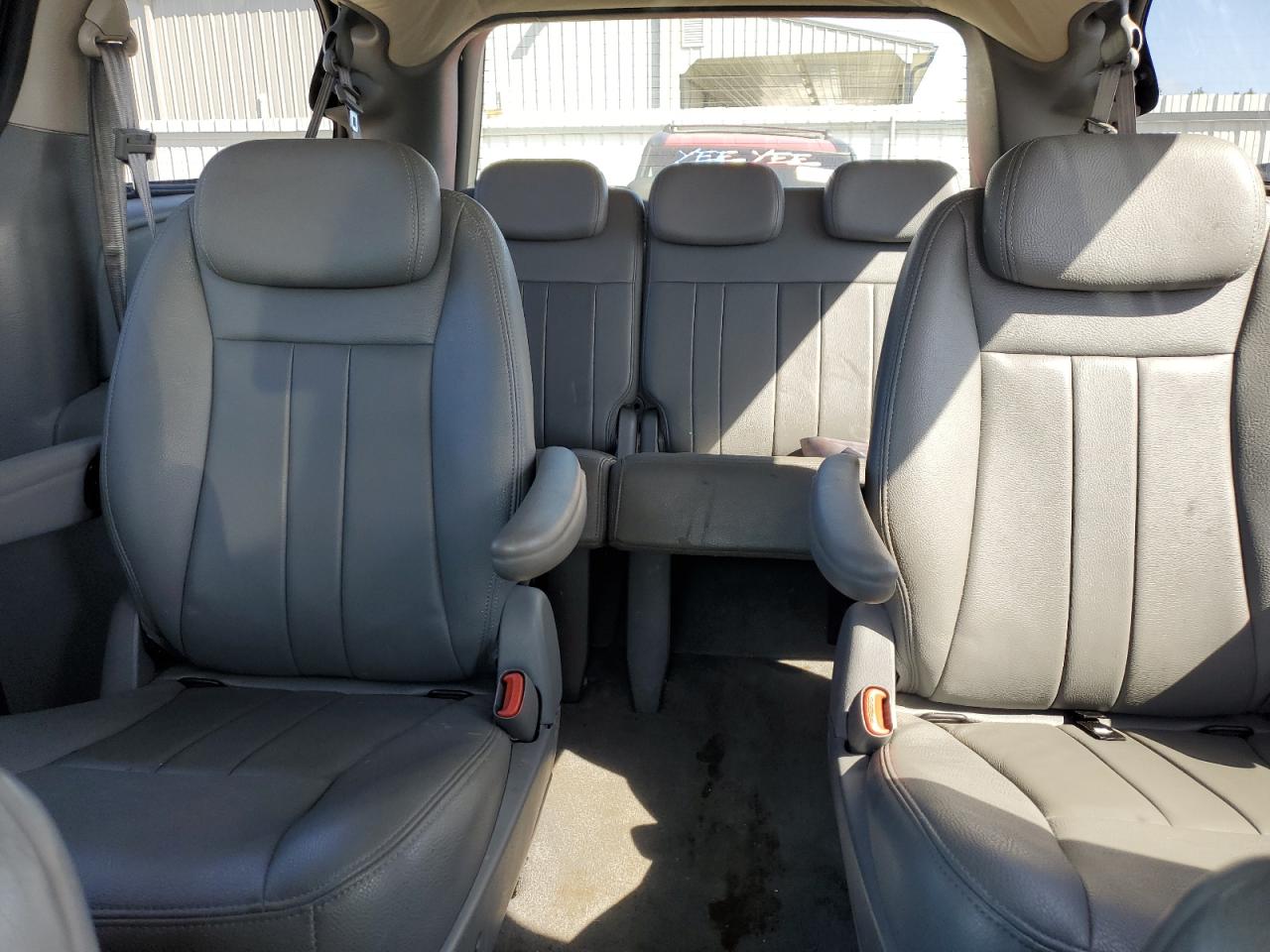 2005 Dodge Grand Caravan Sxt VIN: 2D8GP44L25R540860 Lot: 70062944