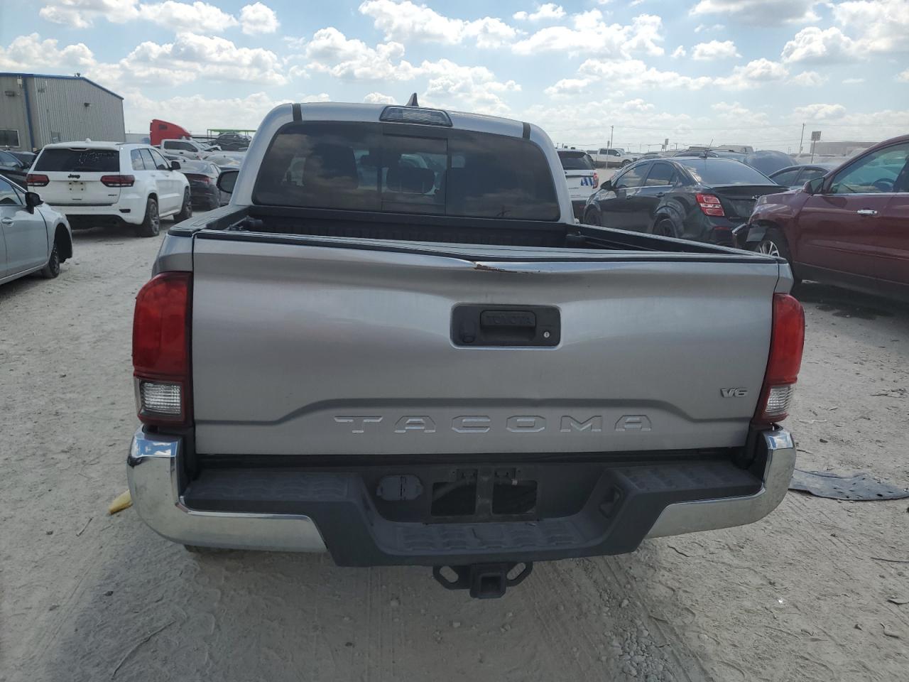 3TMAZ5CN8JM072870 2018 Toyota Tacoma Double Cab