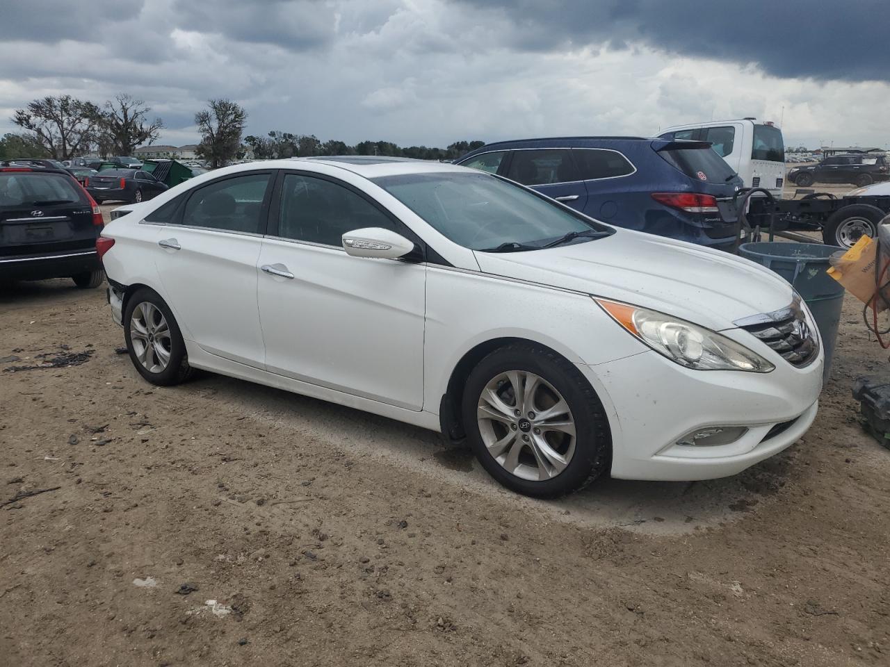 2011 Hyundai Sonata - Image 4