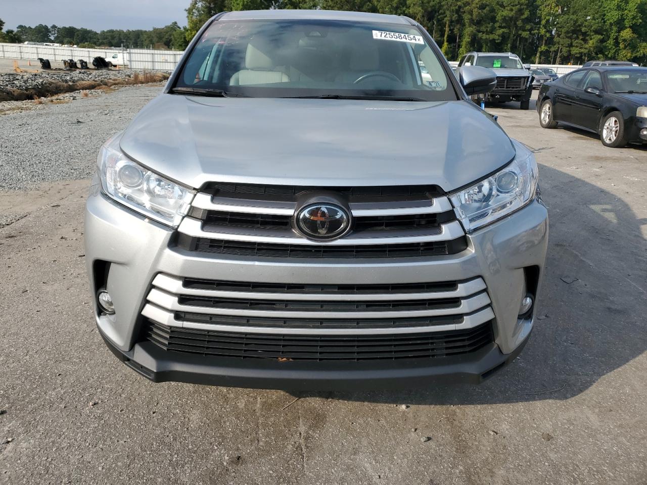 5TDBZRFH4JS855153 2018 Toyota Highlander Le