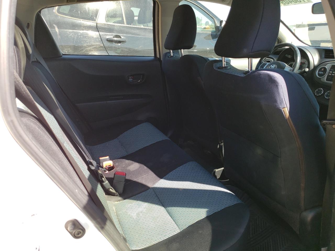 2012 Toyota Yaris - Image 10
