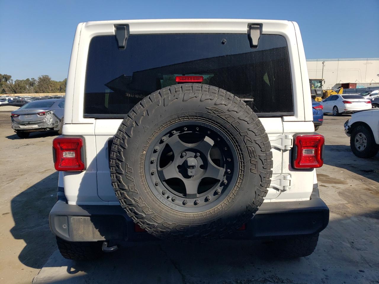 2018 Jeep Wrangler Unlimited Sahara VIN: 1C4HJXEG4JW139206 Lot: 69721254