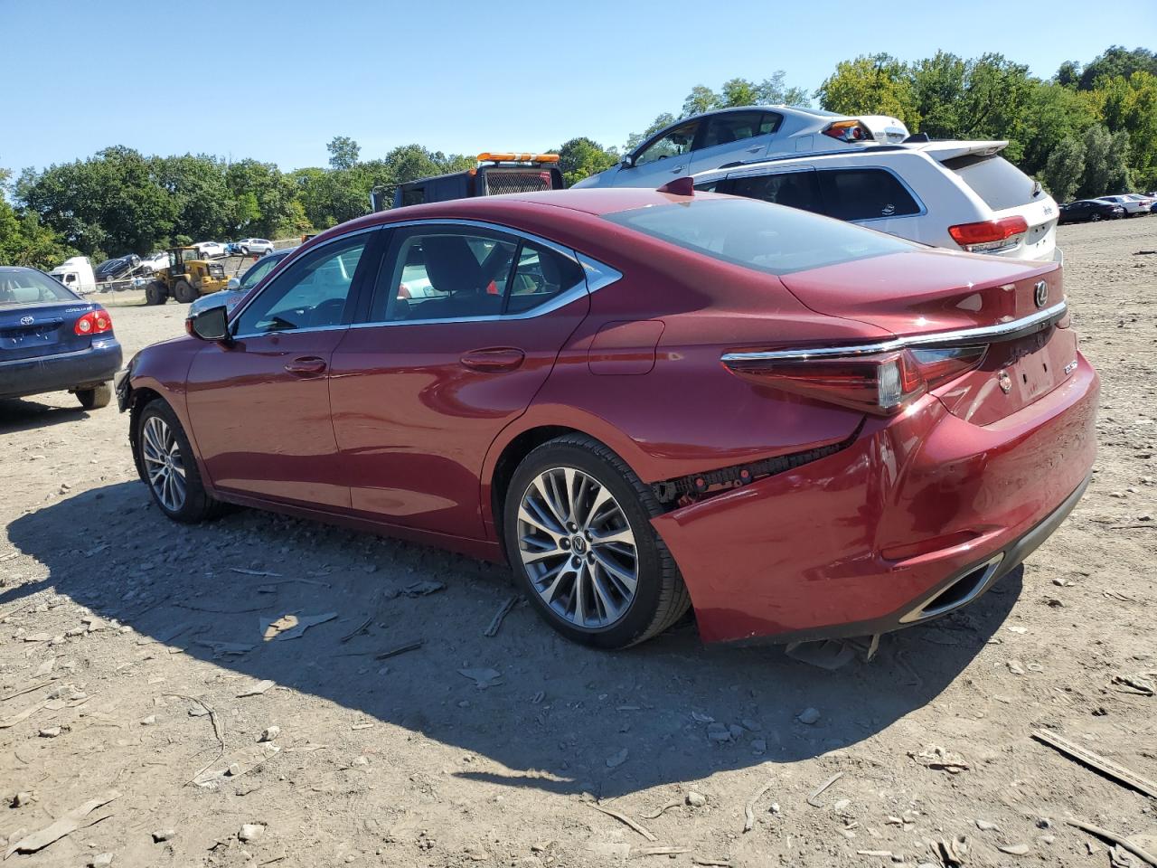 58ABZ1B18KU025819 2019 LEXUS ES - Image 2