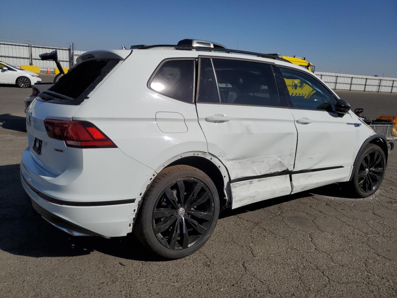 2021 Volkswagen Tiguan - Image 3