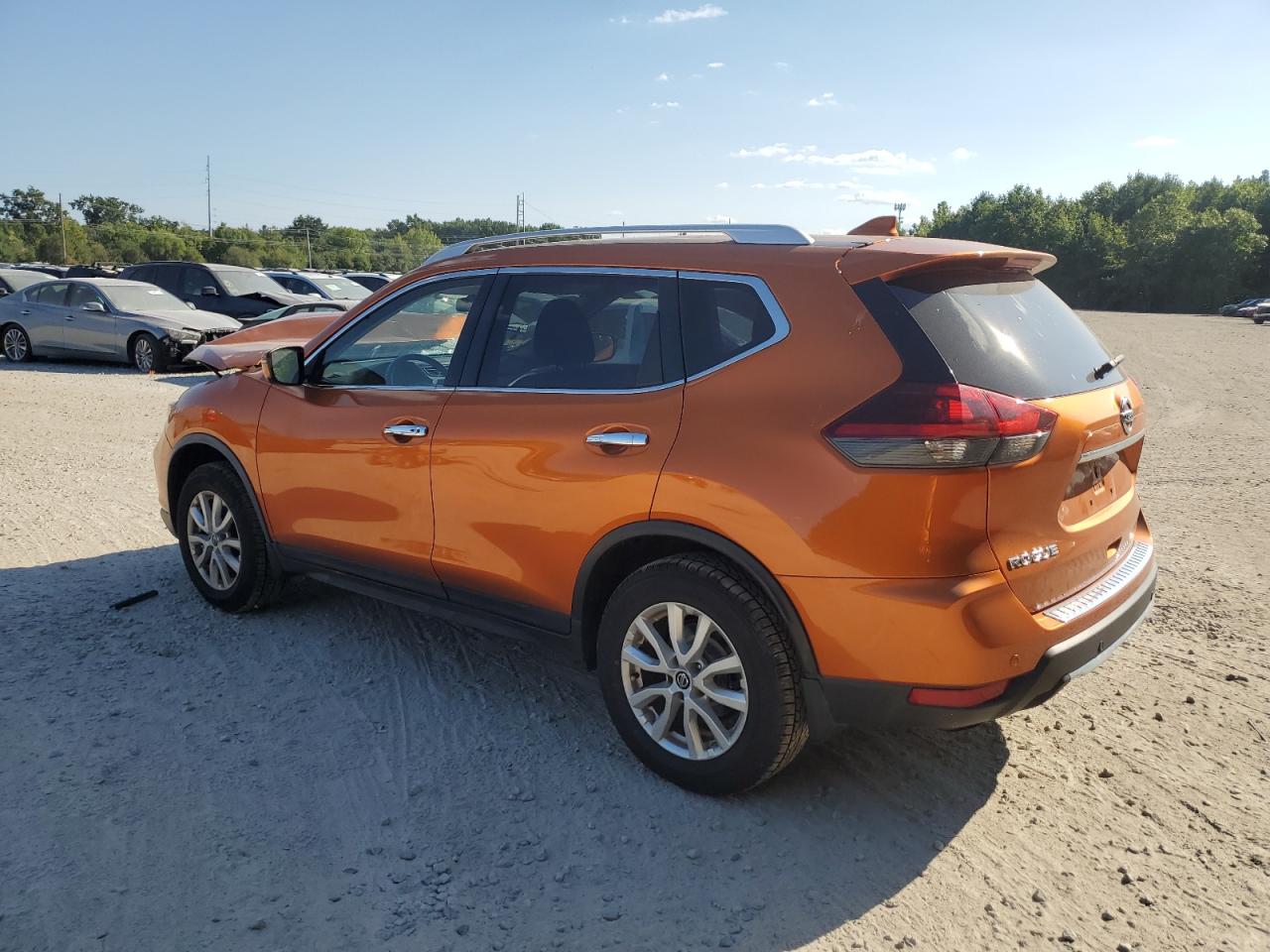 JN8AT2MV2KW371212 2019 NISSAN ROGUE - Image 2