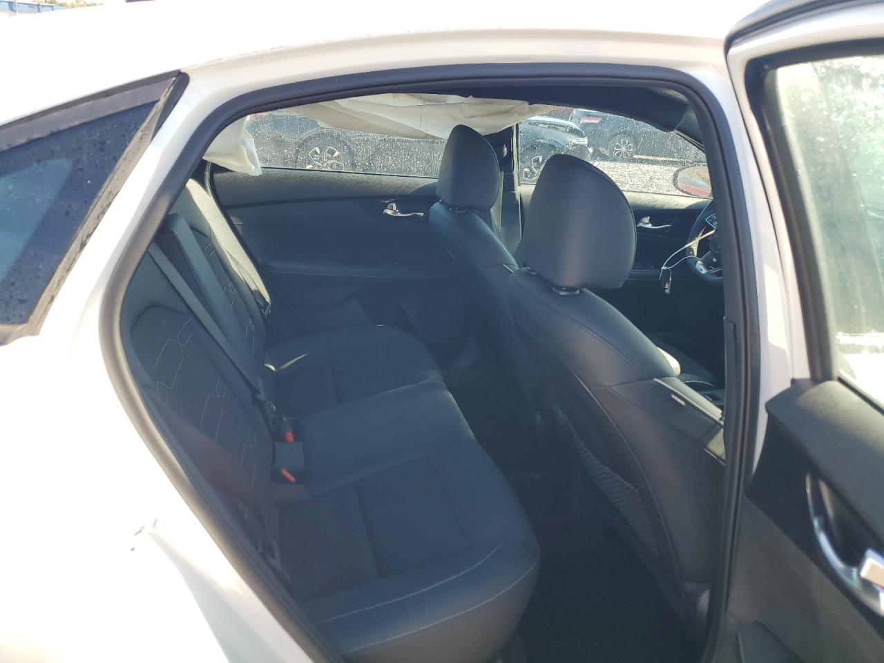 2024 Kia Forte - Image 10
