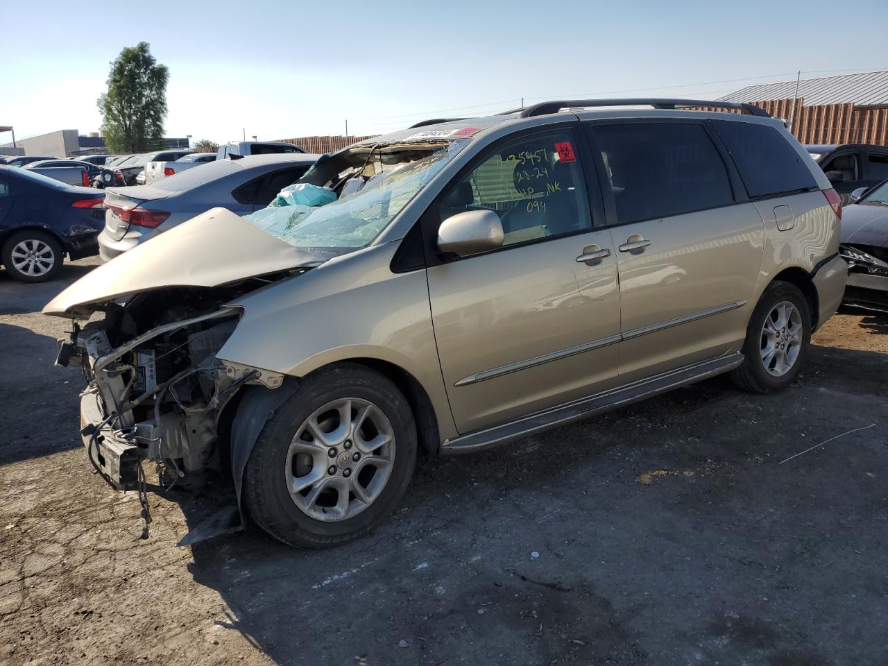 2004 Toyota Sienna - Image 1