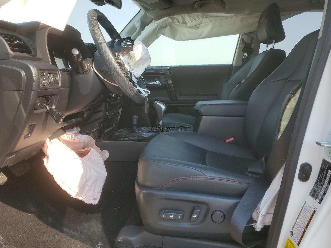 2020 Toyota 4Runner Sr5/Sr5 Premium VIN: JTEBU5JR2L5770615 Lot: 69325874