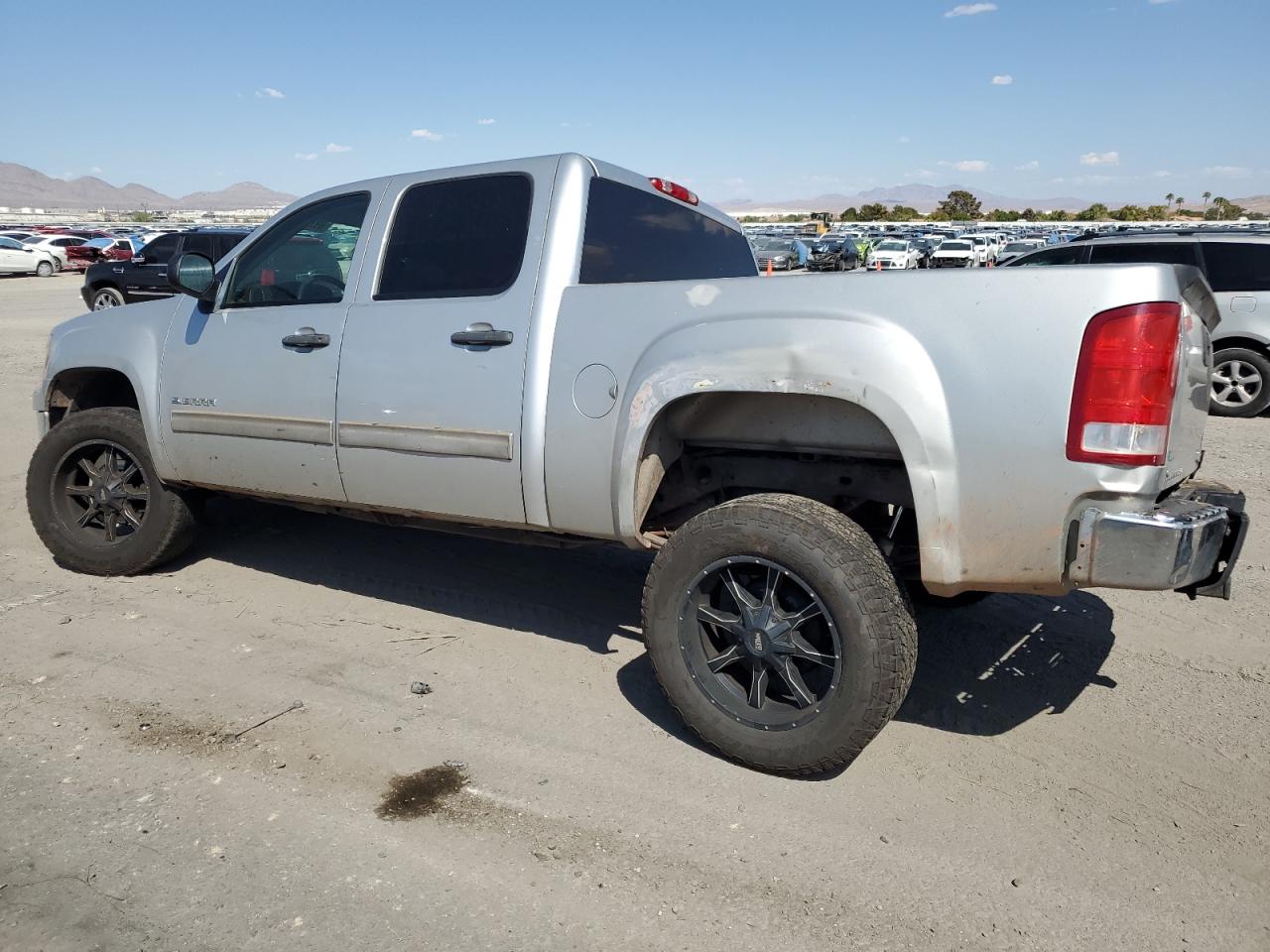 2011 GMC Sierra - Image 2