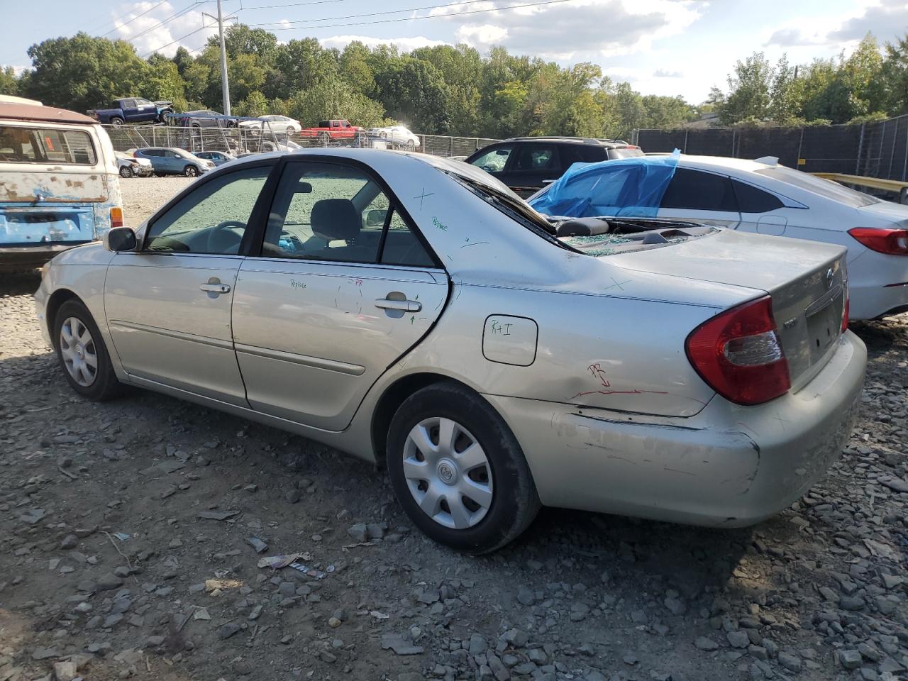 2004 Toyota Camry Le VIN: JTDBE32K740293458 Lot: 70655544