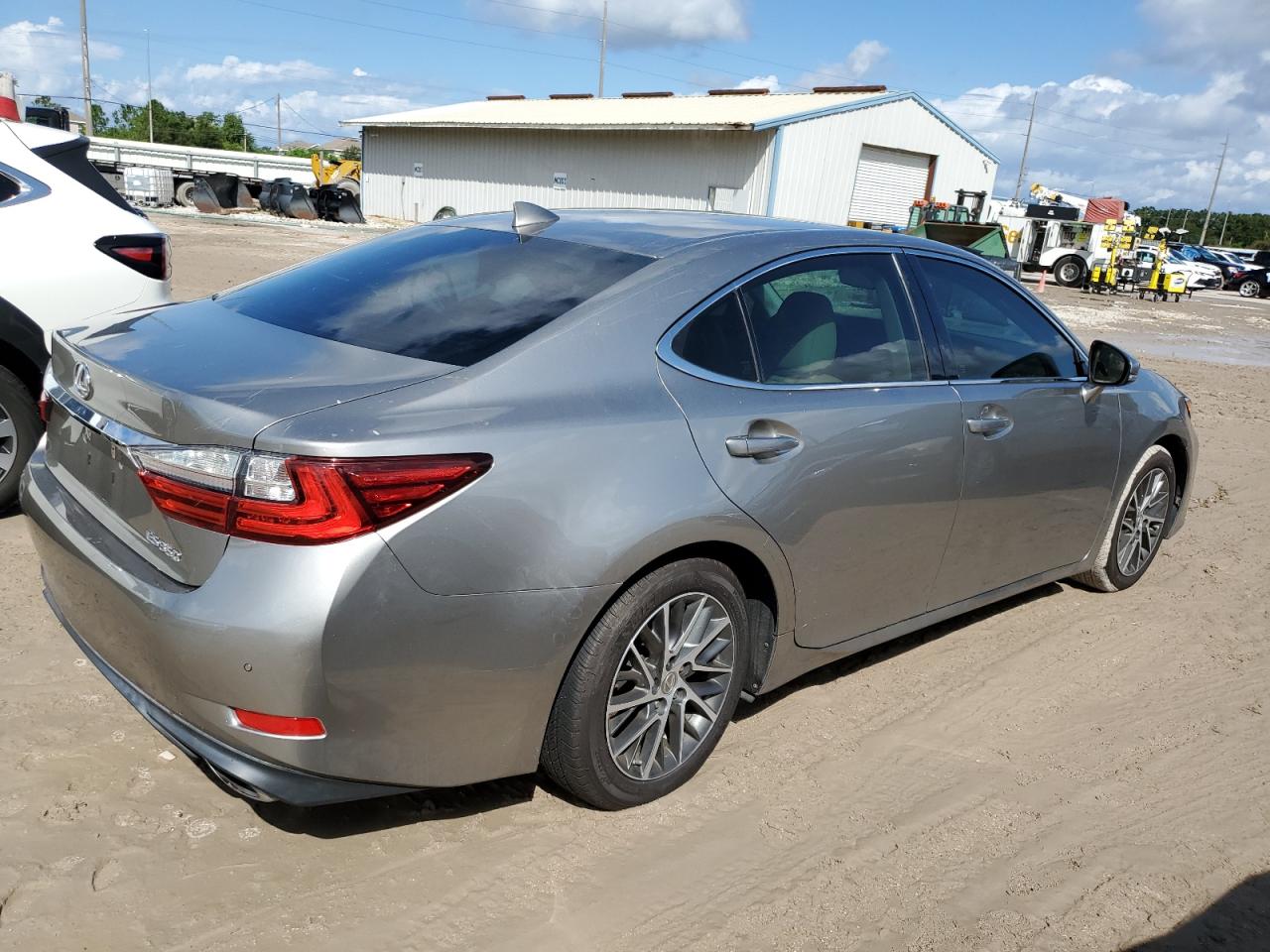 2017 Lexus ES - Image 3
