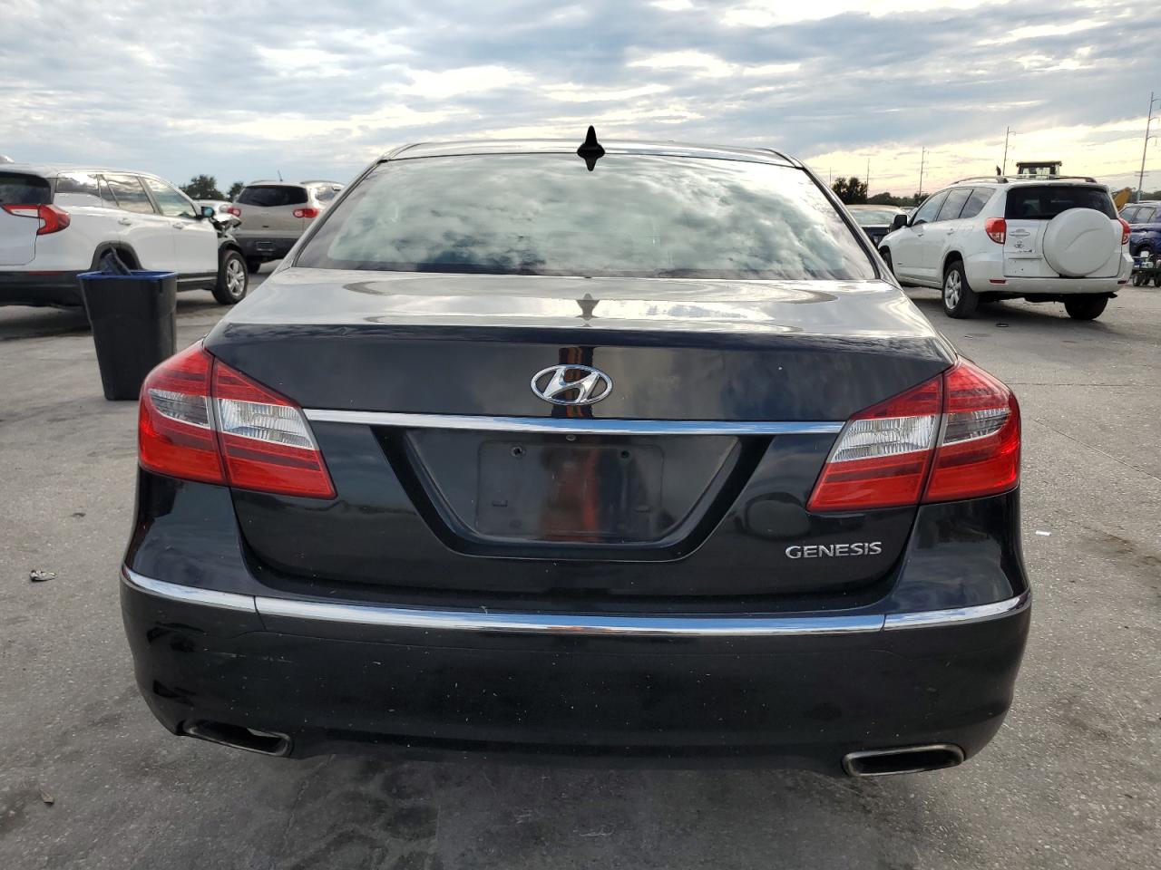 2013 Hyundai Genesis 3.8L VIN: KMHGC4DD8DU257329 Lot: 73569444