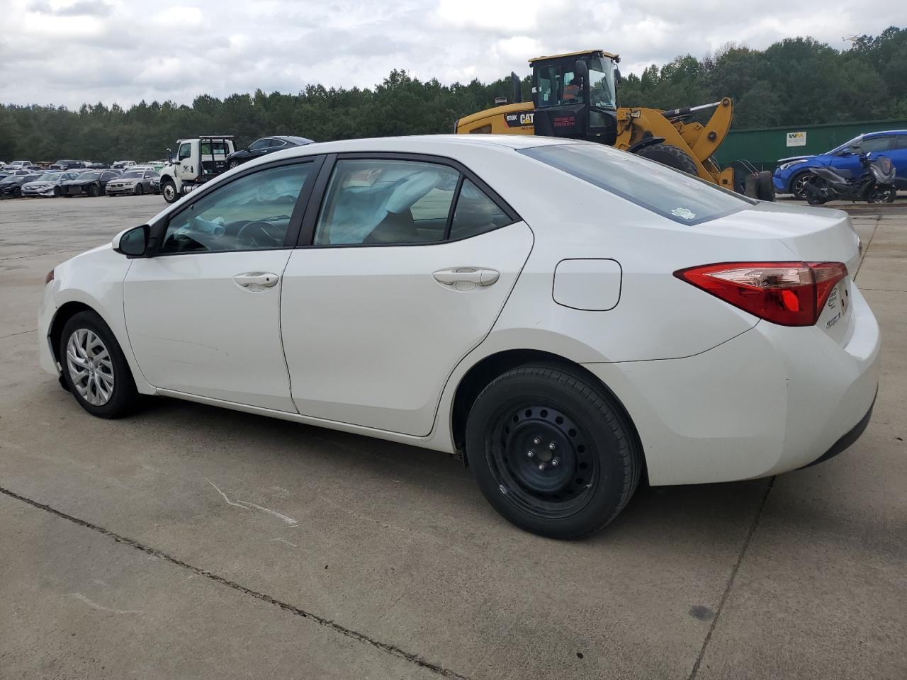 5YFBURHE8HP737661 2017 TOYOTA COROLLA - Image 2