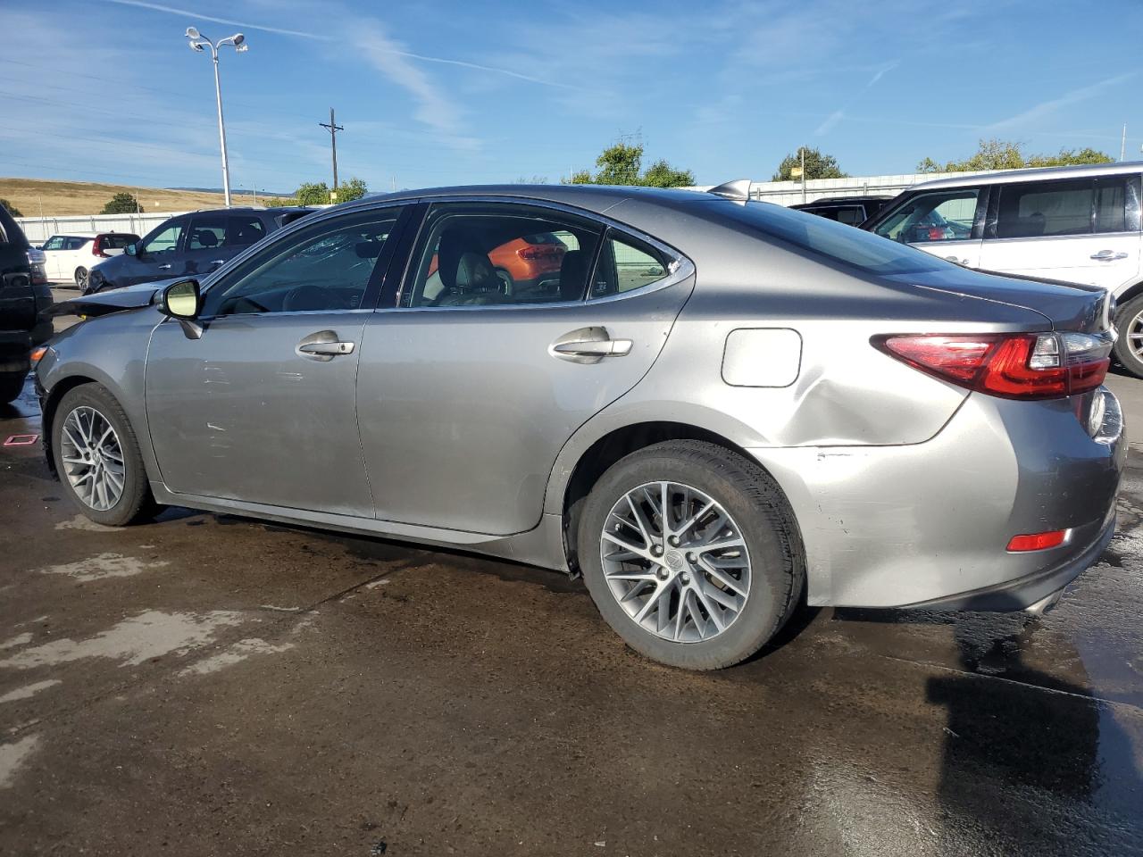 2016 Lexus ES - Image 2