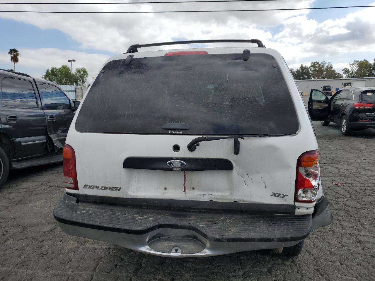 2000 Ford Explorer - Image 6