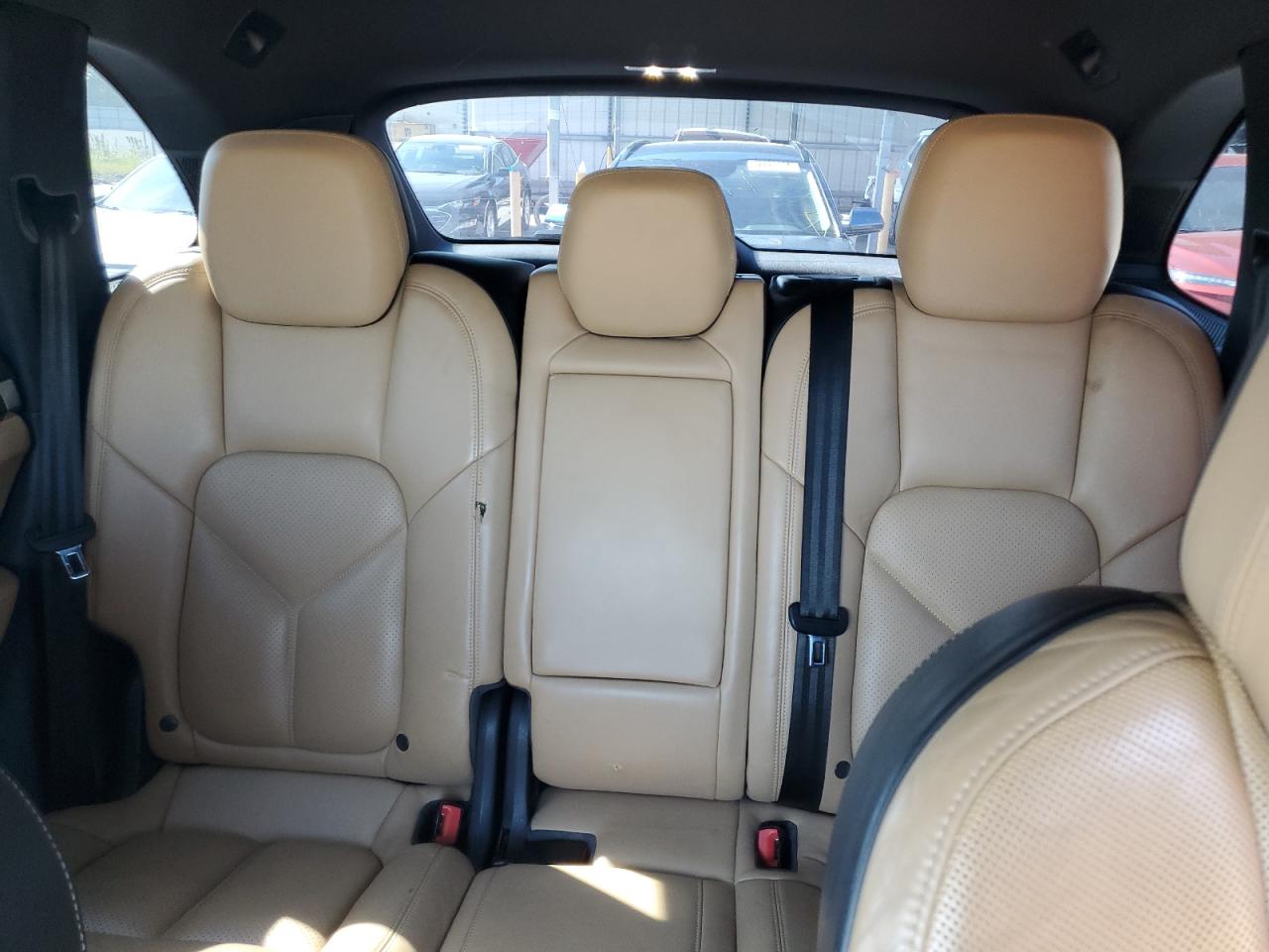 WP1AA2A24GLA00880 2016 Porsche Cayenne